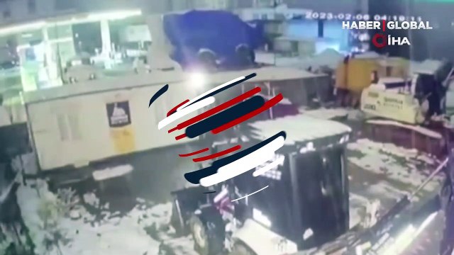 7.7 büyüklüğündeki deprem anı Adıyaman'da kameralara böyle yansıdı
