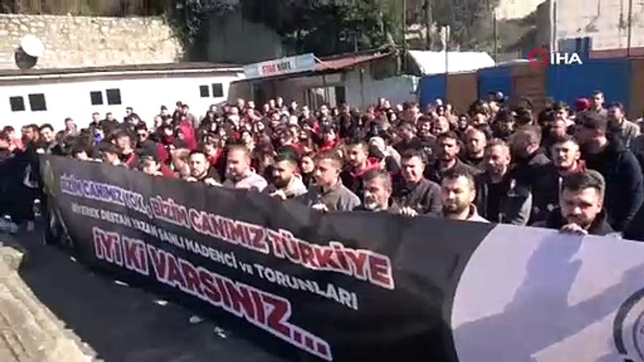 Üretimi durdurarak 500 kişiyle dostluk maçına geldiler