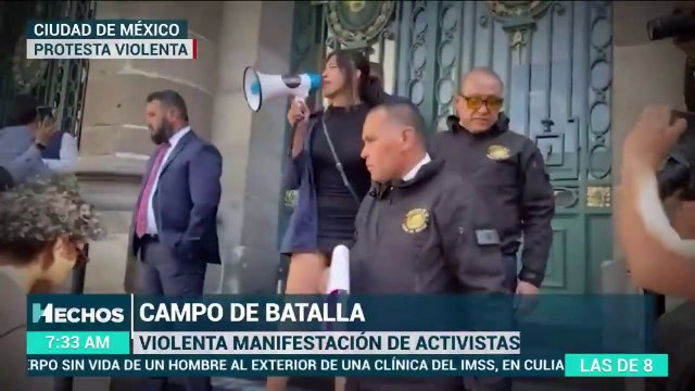 Mujeres trans ROMPEN VIDRIOS del Congreso de la CDMX; protestaban contra una iniciativa