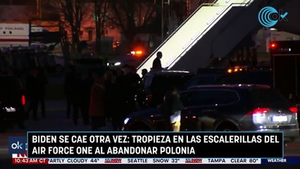 Biden se cae otra vez: tropieza en las escalerillas del Air Force One al abandonar Polonia