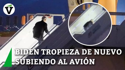 Biden vuelve a caerse subiendo las escaleras del Air Force One