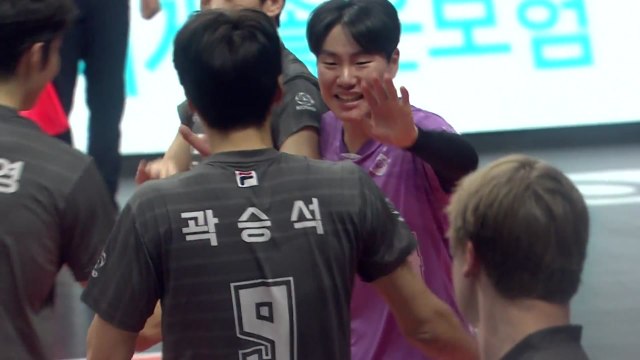 대한항공, OK금융그룹 완파...하루 만에 선두 탈환 / YTN