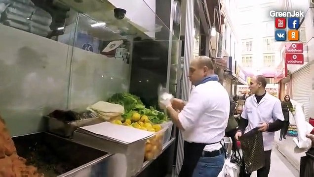 Rus Turistlerin Çiğköfteci Ali Usta ile İmtihanı