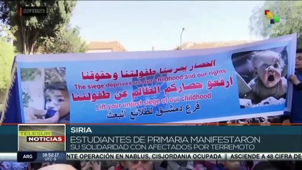 Estudiantes sirios manifiestan su solidaridad con personas damnificadas por el terremoto