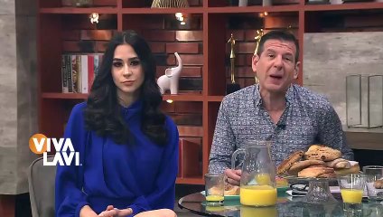 Rescatan a mamá que se lanzó a piscina de cubos de espuma