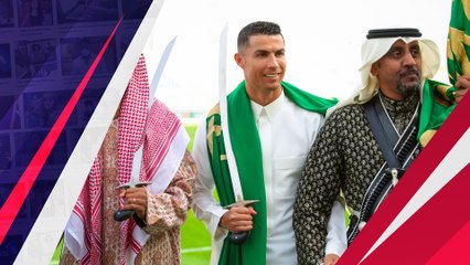 Wow! Cristiano Ronaldo Bak Pangeran Arab, Pakai Gamis dan Bawa Pedang