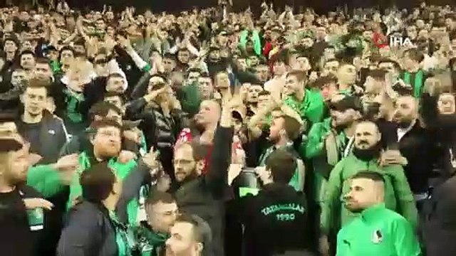 Depremzedeler için düzenlenen dostluk maçında ortalık karıştı