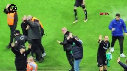 Kocaelispor ile Sakaryaspor arasında oynanan dostluk maçında arbede