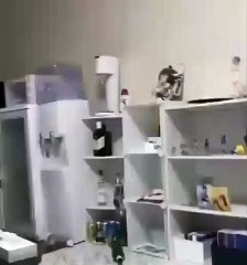 O momento em que um sismo de 6,8 abala o Tajiquistão