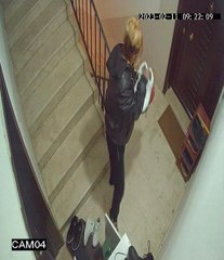Antalya'da çamaşır ve ayakkabı hırsızı kadınlar kamerada