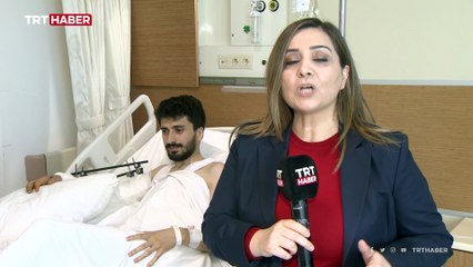 Yaşadığı binadan yara almadan çıktı, üzerine minarenin parçaları düştü