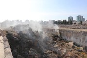 DİYARBAKIR'DA DEPREM SONRASI YERİN ALTINDAN ÇIKAN DUMAN 18 GÜNDÜR TÜTÜYOR