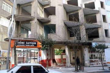 Elazığ'da ağır hasarlı binalara 'naylon şeritli' önlem