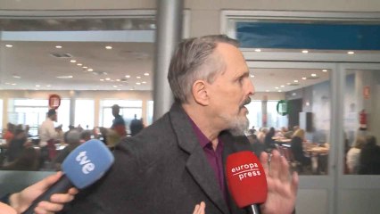 Miguel Bosé saca su peor cara con la prensa tras preguntarle por Nacho Palau