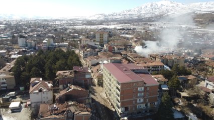 Doğanşehir'de depremin neden olduğu yıkım dronla görüntülendi