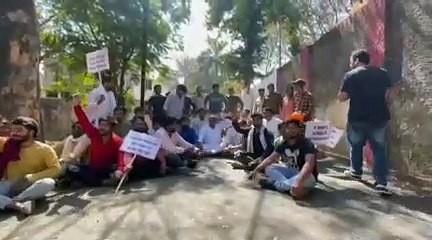 विधायक शैलेष के नहीं होने पर निज सचिव को सौंपा ज्ञापन