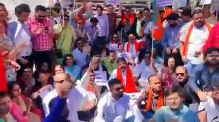 विधायक शैलेष के नहीं होने पर निज सचिव को सौंपा ज्ञापन