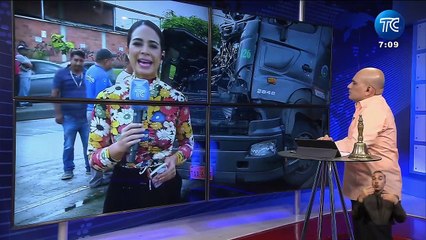 Tráiler y bus involucrados en un accidente de tránsito en la Autopista Narcisa de Jesús