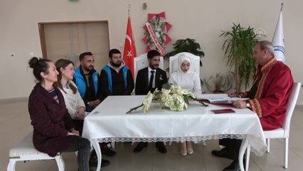Gaziantep'te depreme yakalanan çift, Van'da evlendi