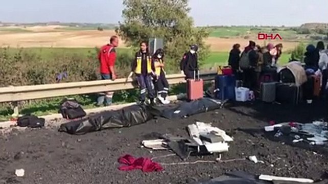 Depremzede öğrencileri taşıyan otobüs kaza yaptı: Ölü ve yaralılar var