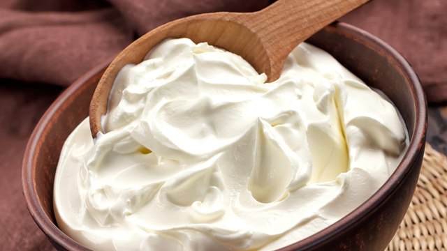 Was ist der Unterschied zwischen Schmand, saurer Sahne und Crème fraîche?