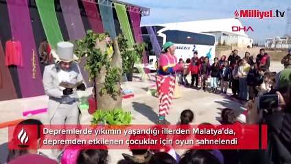 Malatya'da tiyatrocular depremzede çocuklar için sahneye çıktı