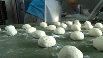 Kocaeli Büyükşehir Belediyesi Hatay'da günlük 15 bin ekmek üretiyor
