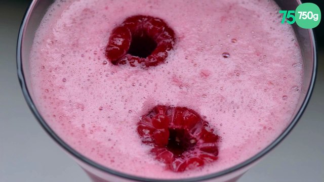 Cocktail glacé pamplemousse et framboises