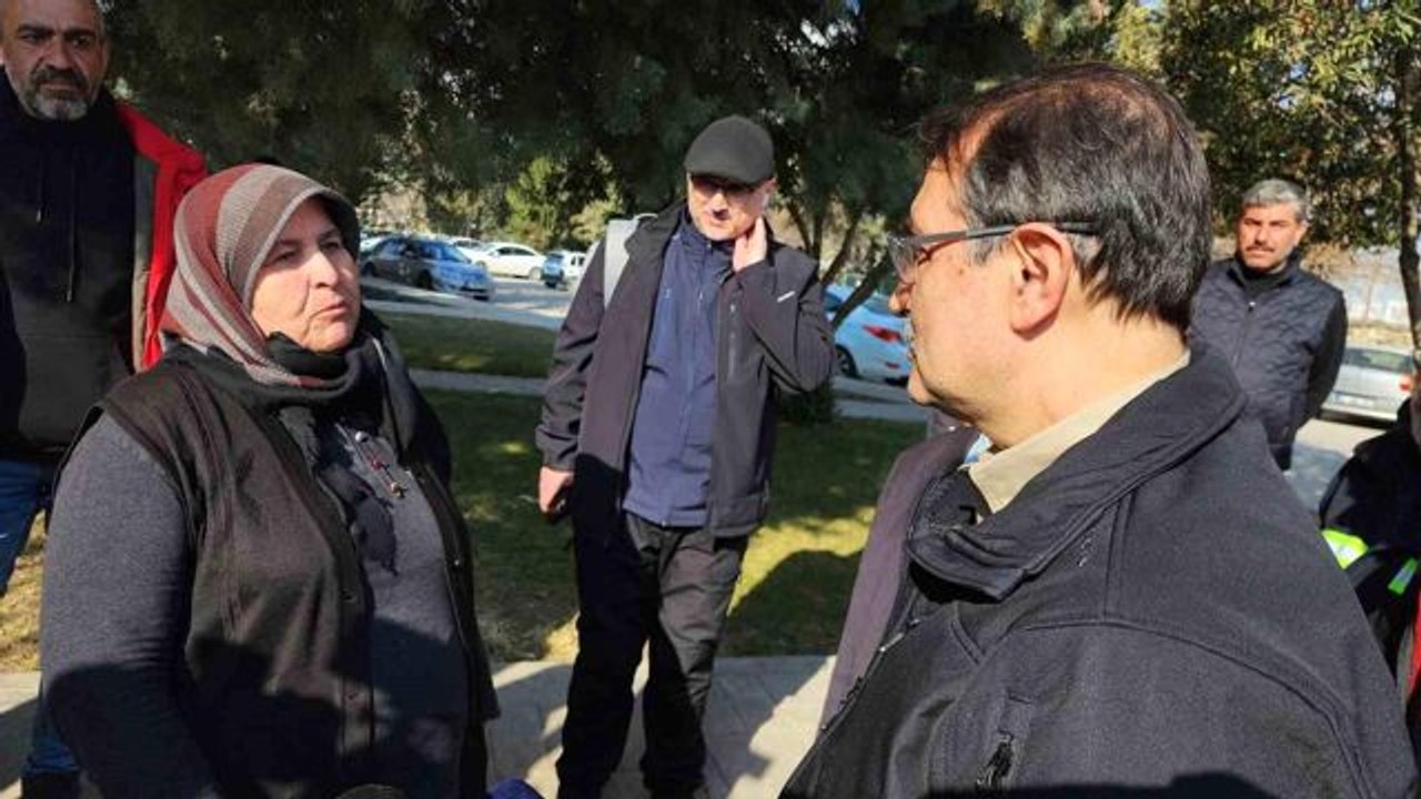 Bakan Dönmez, depremzedeleri ziyaret etti