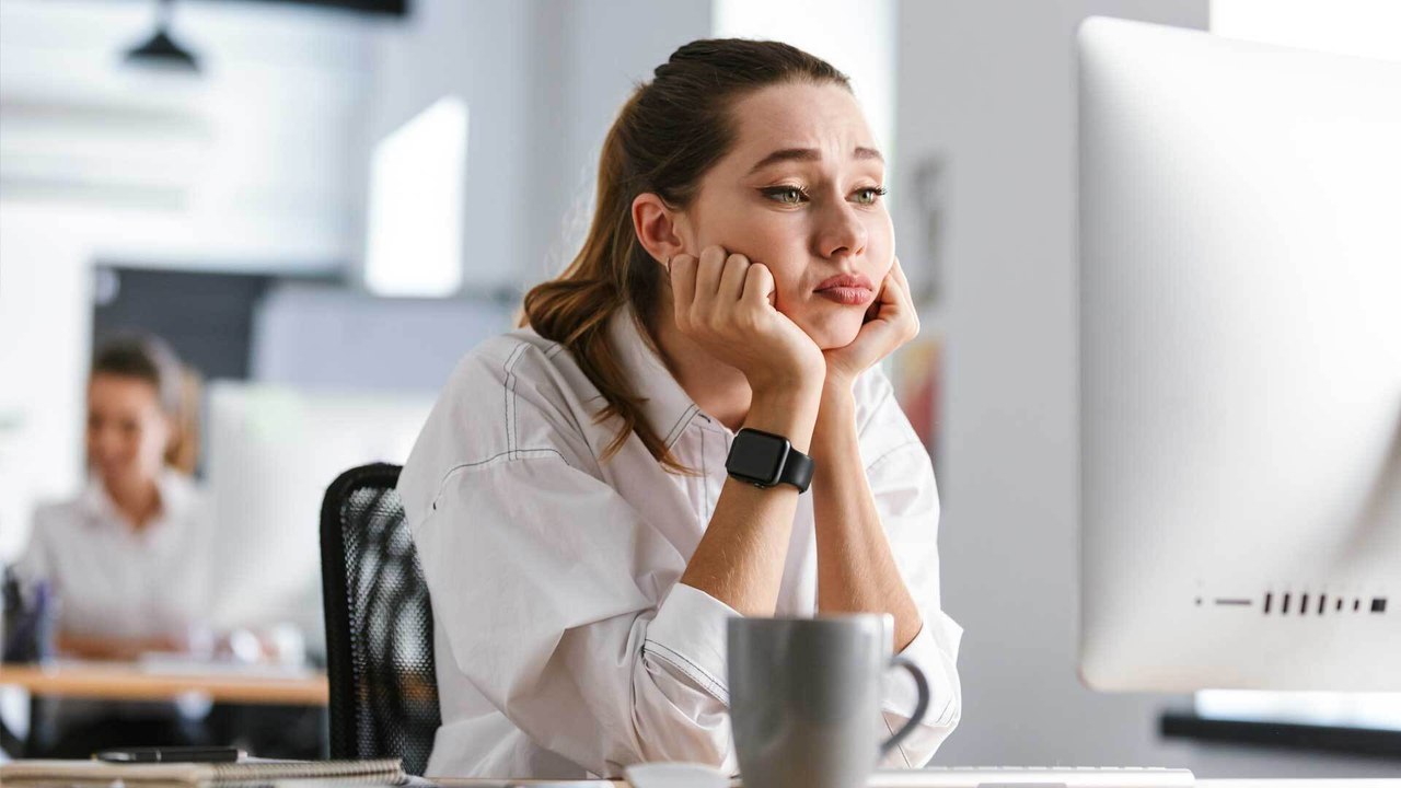 An diesen 3 Anzeichen merkst du sofort, dass du den Job wechseln solltest