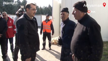 Bakan Dönmez, depremzedeleri ziyaret etti