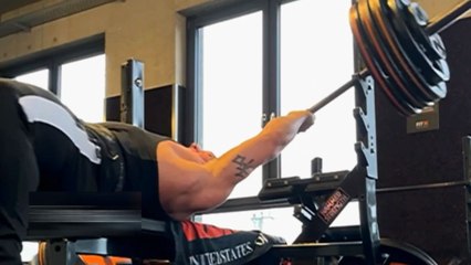Fitness freak forced to recount his blessings after almost getting crushed by the (bar)bell
