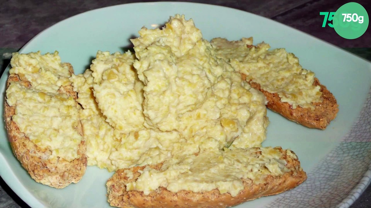 Tartines de purée de pois chiches au lait de coco