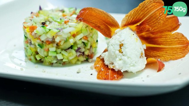 Tartare de Légumes Estivaux citronnés, Hémérocalle farcie à la Brousse