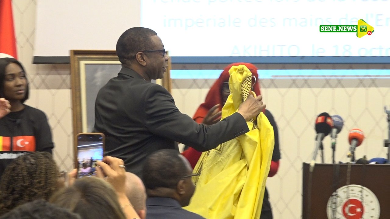 Levée de fonds : Un vêtement de Youssou Ndour vendu plusieurs millions pour aider la Turquie