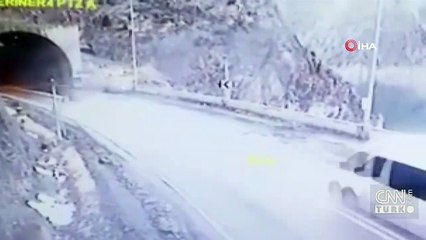 Servis aracının heyelan altında kaldığı görüntüler ortaya çıktı