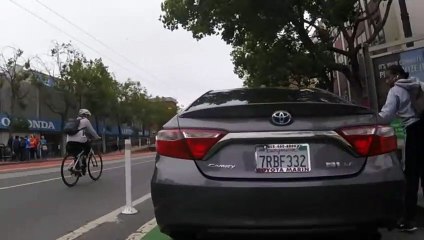 下载视频: Road rage, verbal and physical assault of cyclist (7RBF 332)