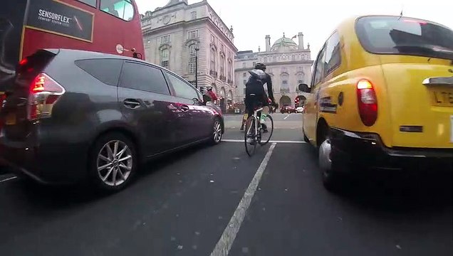 London Road Rage - Angry Cabbie vs Cyclist - LT64 EBM [EXPLICIT]