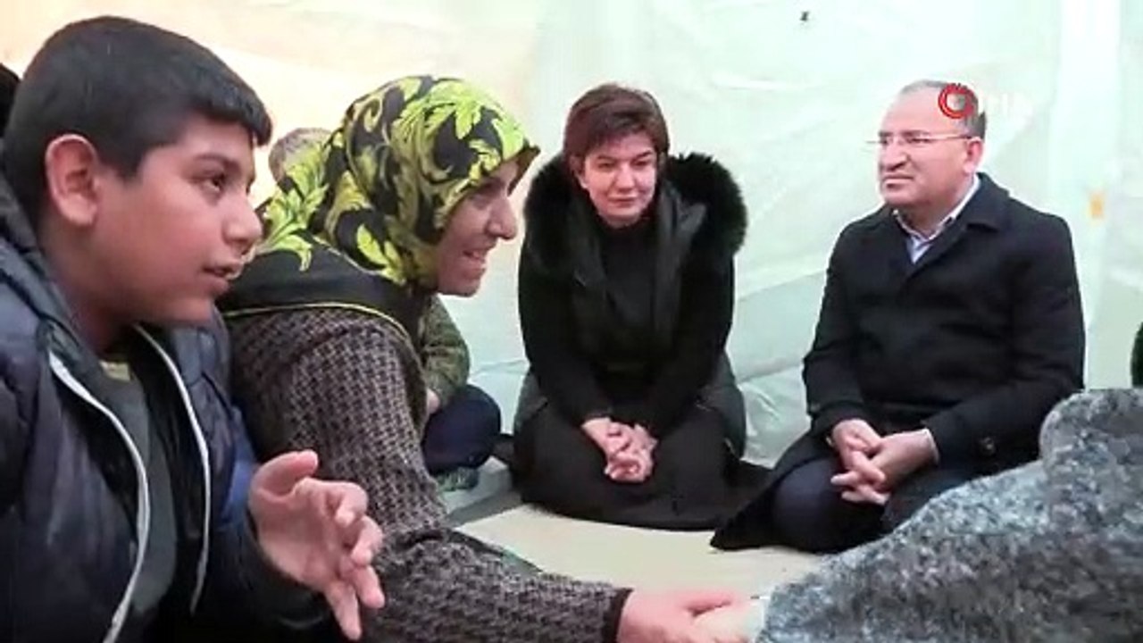 Bakan Bozdağ, çadır kentte kalan depremzedelerle görüştü