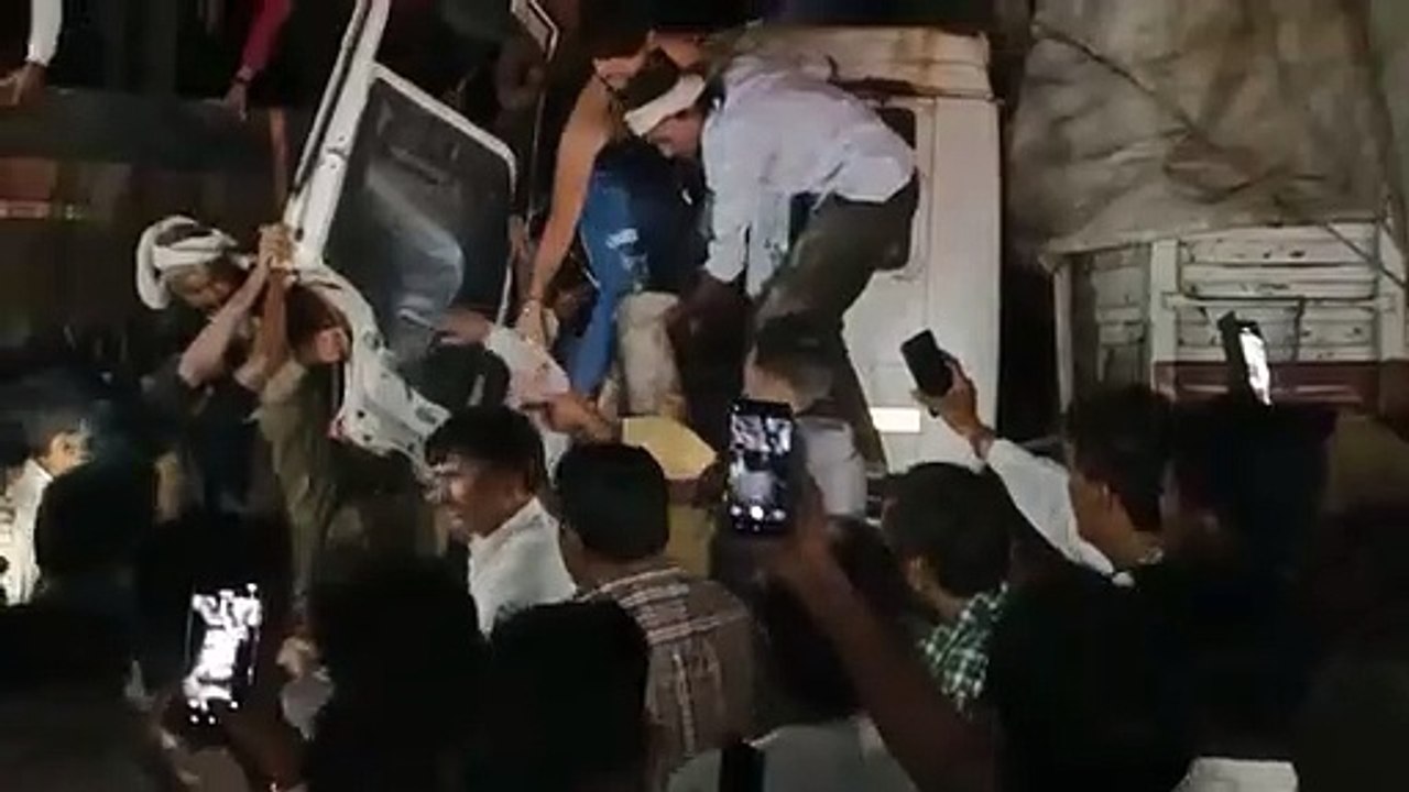 दौसा .ट्रेलर-ट्रक में में भिड़ंत, केबिन में फंसा चालक
