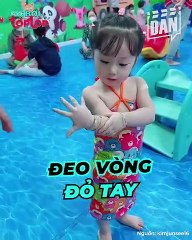 Ái nữ lai Hàn của Lâm Chấn Khang đeo vàng đỏ tay, hay mặc điệu đà nay đòi đi "bán vé số" | Điện Ảnh Net