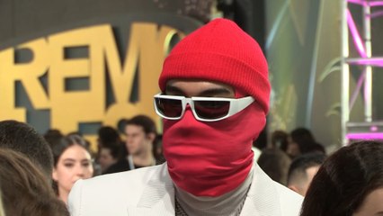 Elegancia moderna y explosión de colores en la alfombra de Premio Lo Nuestro