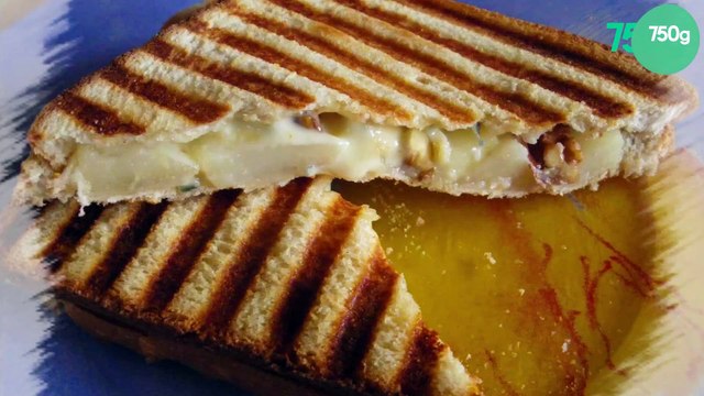 Croque monsieur poires, fourme d'Ambert, noix