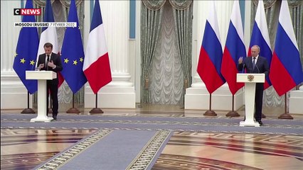 Guerre en Ukraine : quand Emmanuel Macron jouait les médiateurs entre Kiev et Moscou en 2021