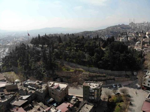 Tarihi Kahramanmaraş Kalesi depremde ayakta kaldı