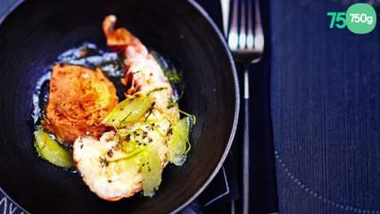Langouste flambée, menthe et suprêmes de citron vert