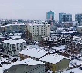 Malatya'da binanın yıkılma anı havadan görüntülendi