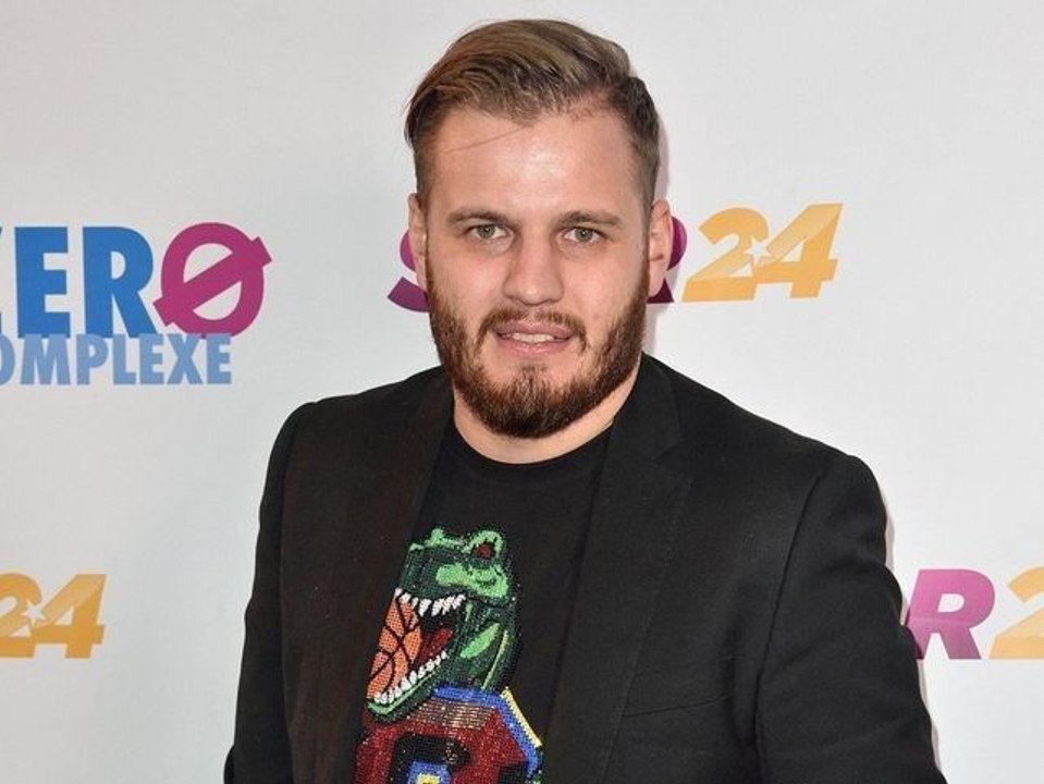 "Il y a eu panne", "ça ne rentre pas", "tu dois être dur tout le temps" : Charles (Les Ch'tis) raconte les coulisses d'un tournage avec les Pellis...