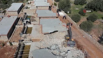 Kaş'ta 7 kaçak yapı yıkıldı