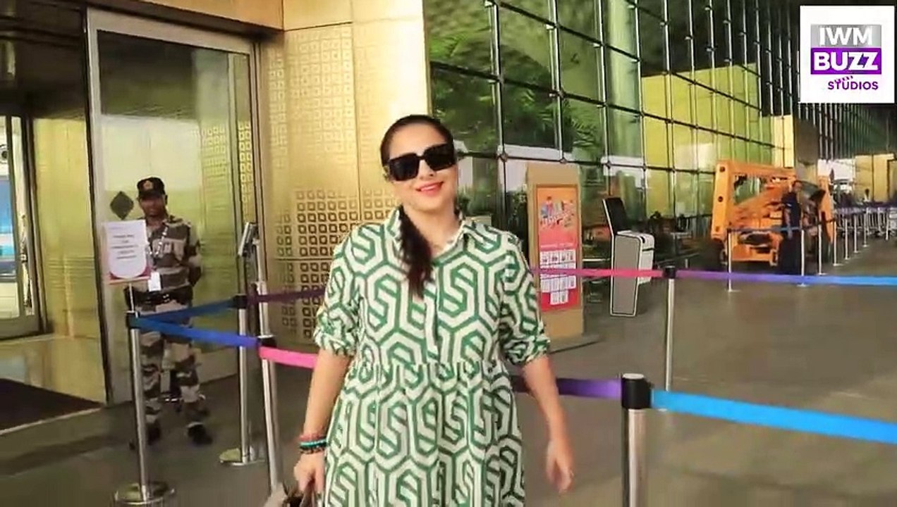 Suhana Khan and Vidya Balan Spotted At Airport